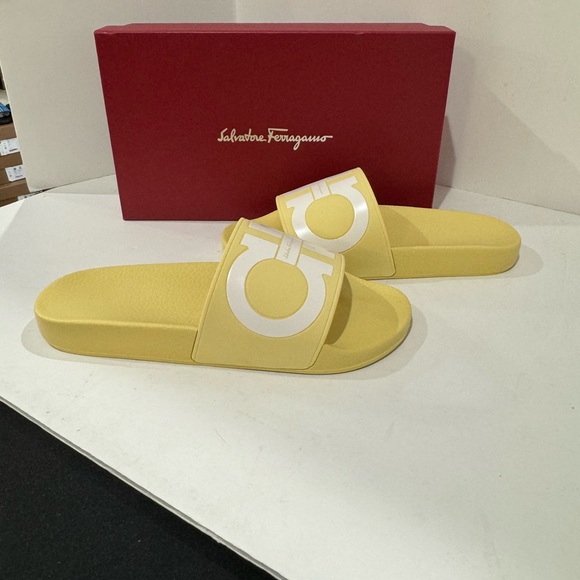 Salvatore Ferragamo Groovy Yellow Women Slides Sz 10 NEW - Picture 3 of 6